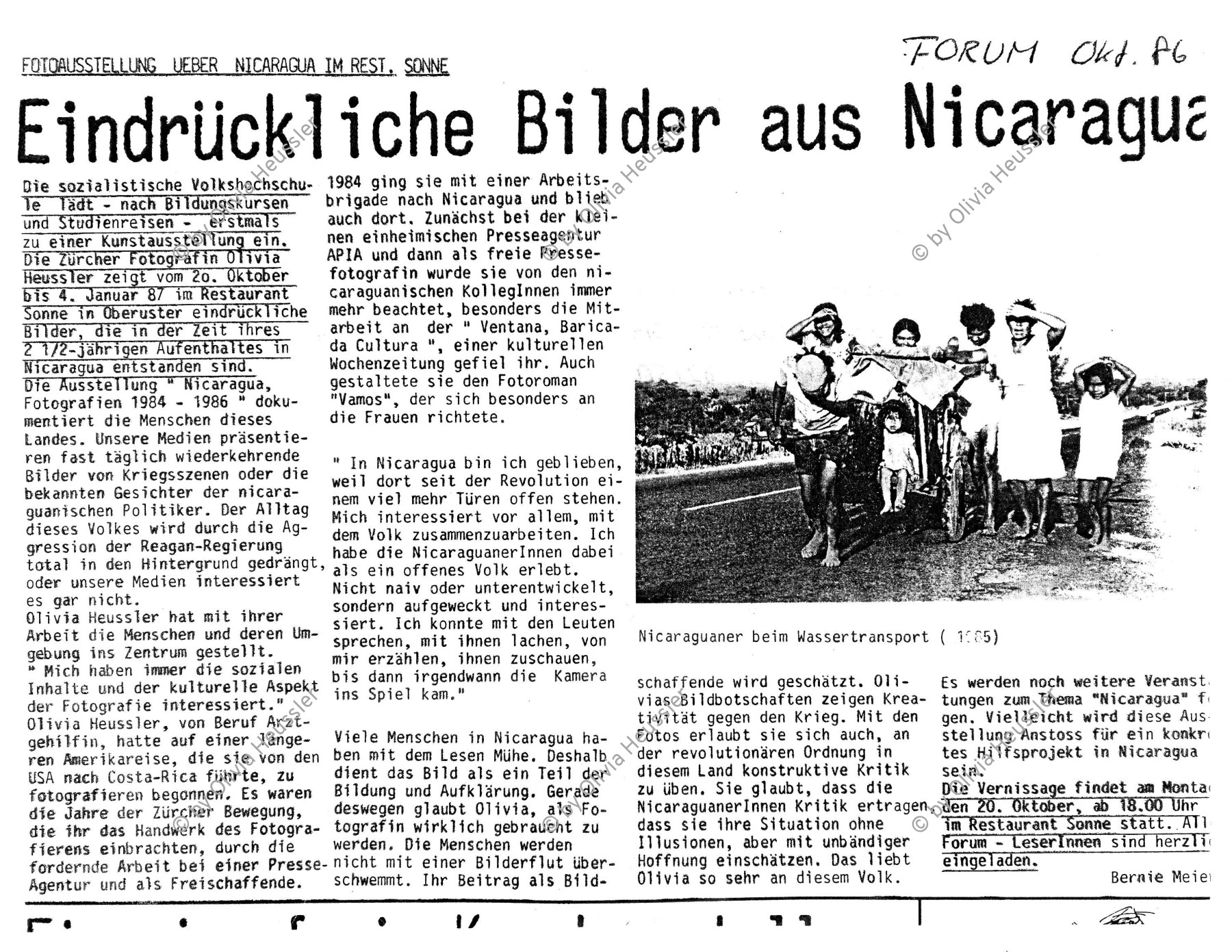 Image of sheet 19850040 photo 16: Frauen einer Kooperative ernten Baumwolle. Vulkan im Hintergrund. Sie gehen auf der Panamericana. Gruppenbild der Arbeiterinnen. Sie tragen Hüte die mit dem Namen Nicaragua bestickt sind. Eine Familie schleppt ein Wasser Wassertransport über die Landstrasse. Chinandega Nicaragua 1985